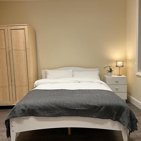Beautiful Rooms Only Few Steps Away From Bruce Grove Tottenham Stadium 런던 외부 사진
