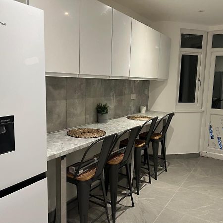 Beautiful Rooms Only Few Steps Away From Bruce Grove Tottenham Stadium 런던 외부 사진