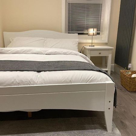 Beautiful Rooms Only Few Steps Away From Bruce Grove Tottenham Stadium 런던 외부 사진