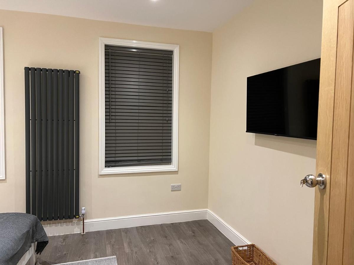 Beautiful Rooms Only Few Steps Away From Bruce Grove Tottenham Stadium 런던 외부 사진