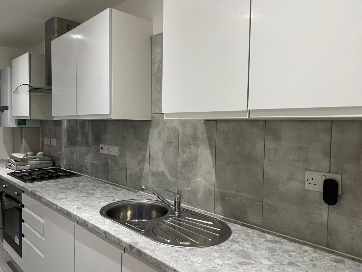 Beautiful Rooms Only Few Steps Away From Bruce Grove Tottenham Stadium 런던 외부 사진