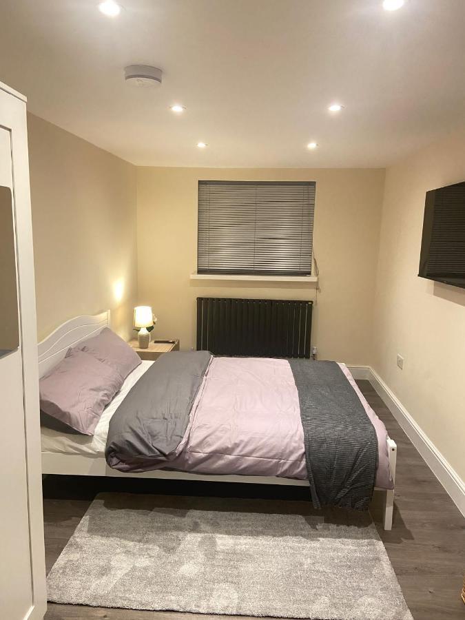 Beautiful Rooms Only Few Steps Away From Bruce Grove Tottenham Stadium 런던 외부 사진