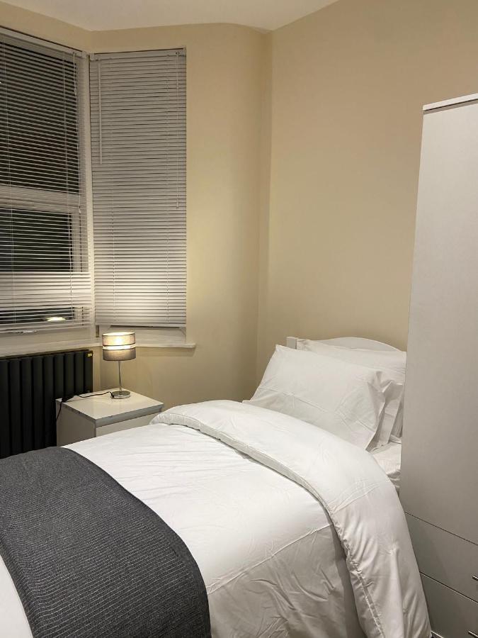 Beautiful Rooms Only Few Steps Away From Bruce Grove Tottenham Stadium 런던 외부 사진