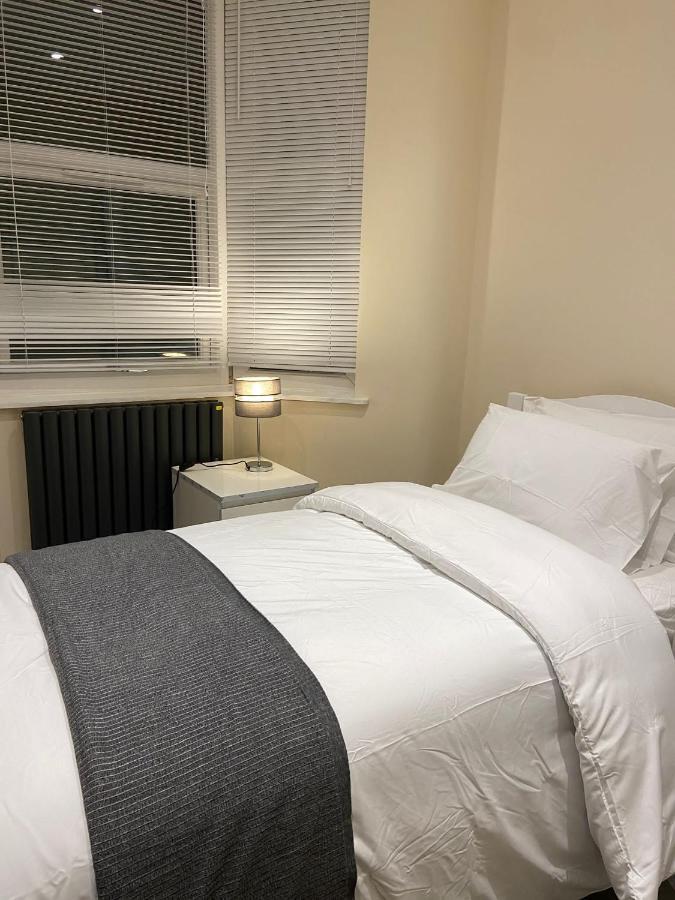 Beautiful Rooms Only Few Steps Away From Bruce Grove Tottenham Stadium 런던 외부 사진