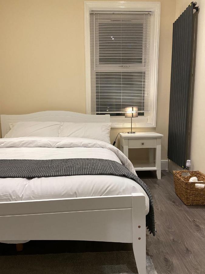 Beautiful Rooms Only Few Steps Away From Bruce Grove Tottenham Stadium 런던 외부 사진
